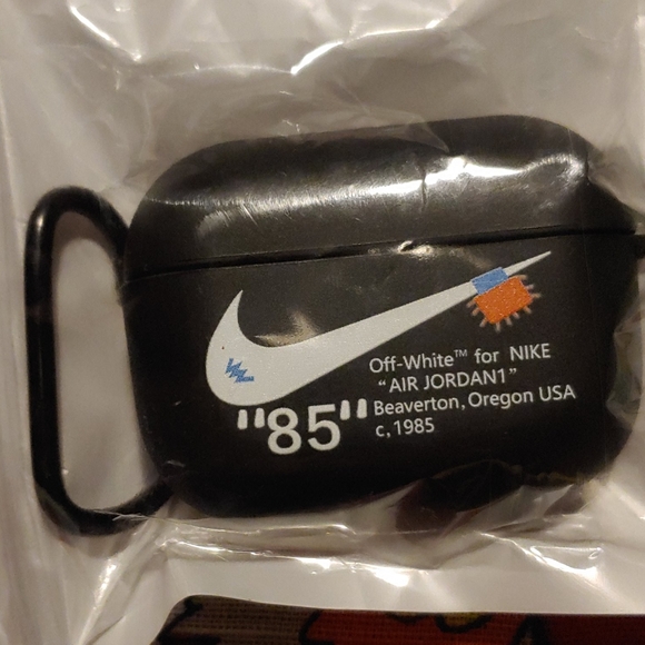 85  air pod case - Picture 1 of 2